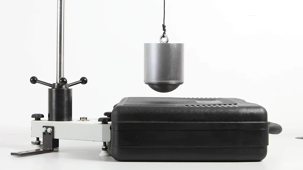 Pendulum striking mechanism