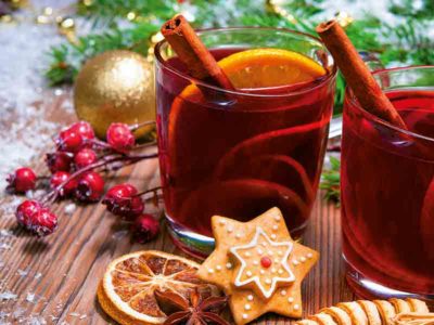 Glühwein und Gebäck